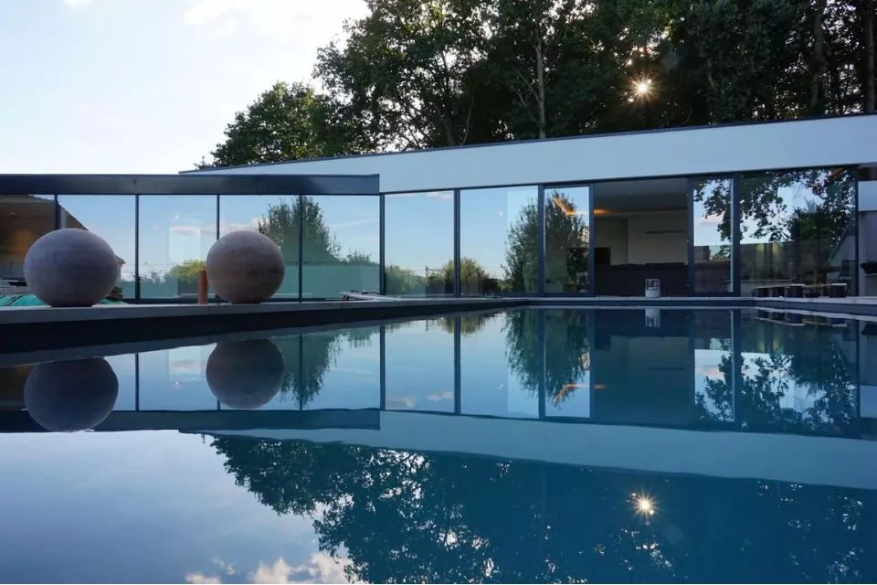 Réhabilitation et extension épurée d'une maison villageoise par @Hervé Vanden Haute Architecture